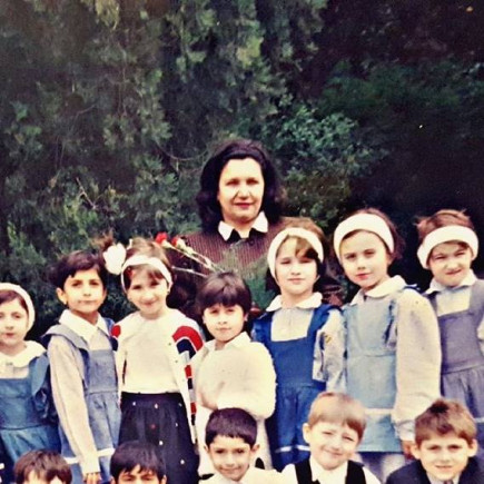 Invatatoare Stefania Ionescu cu clasa. Scoala Generala nr 38 -  Manolache. Anii 70-80.