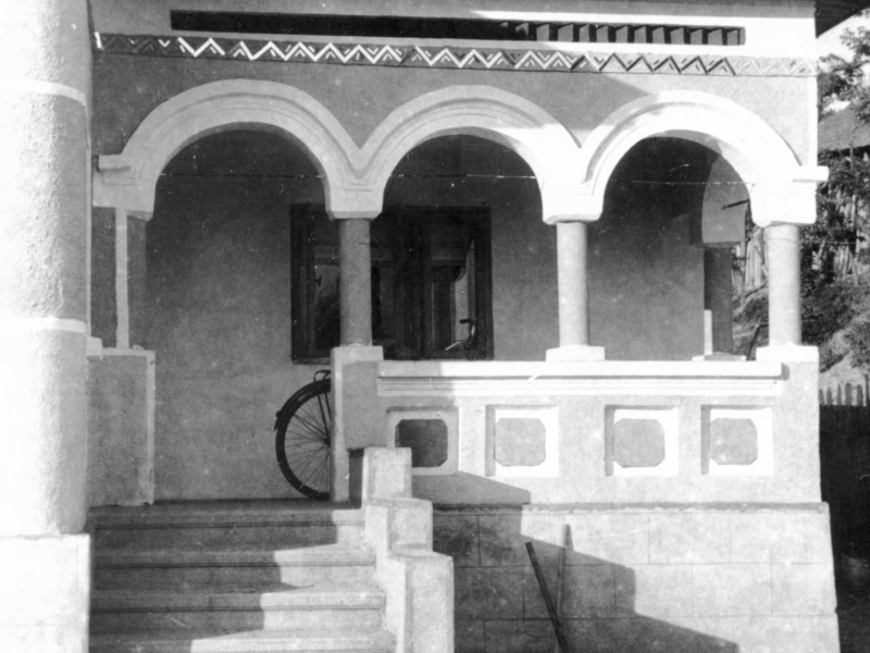 casa cu prispa in cernica